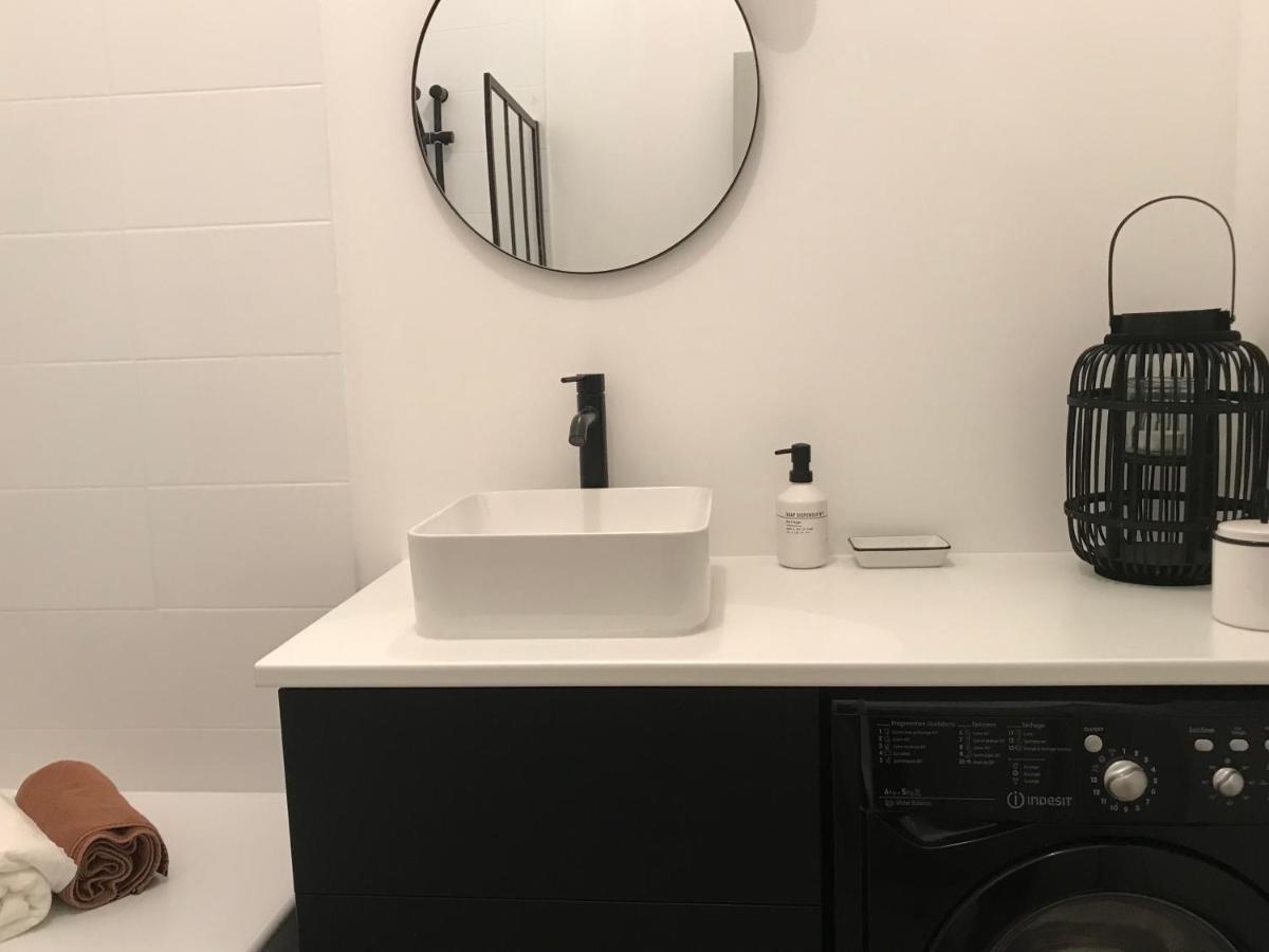 Nimes , Appartement Renove Dans Immeuble Classe. Exterior photo