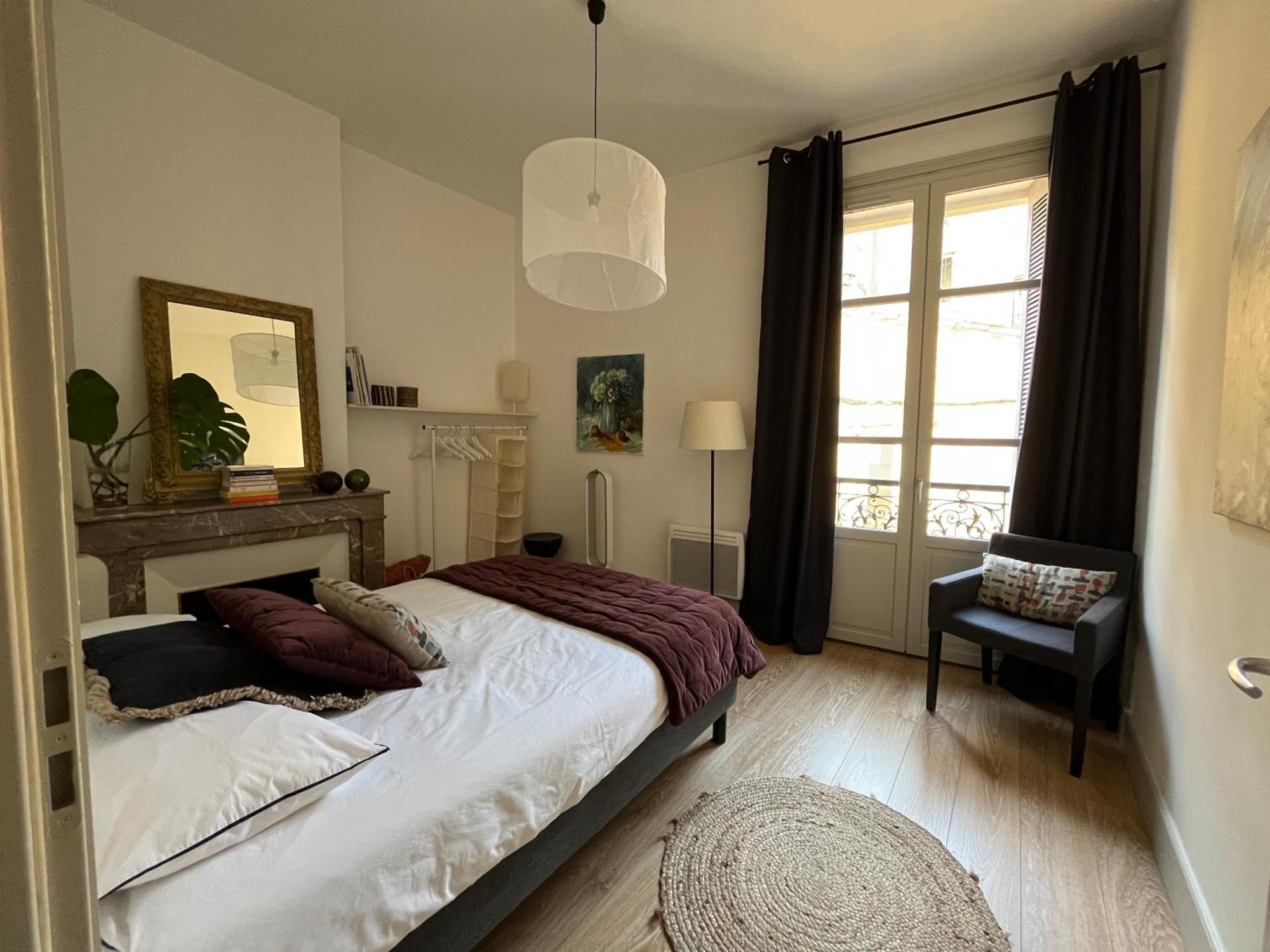 Nimes , Appartement Renove Dans Immeuble Classe. Exterior photo