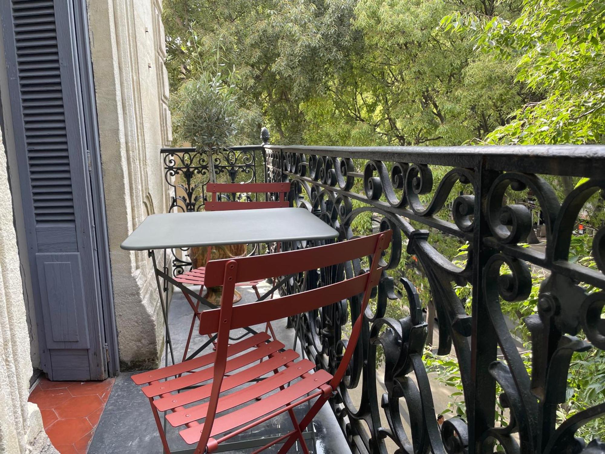 Nimes , Appartement Renove Dans Immeuble Classe. Exterior photo